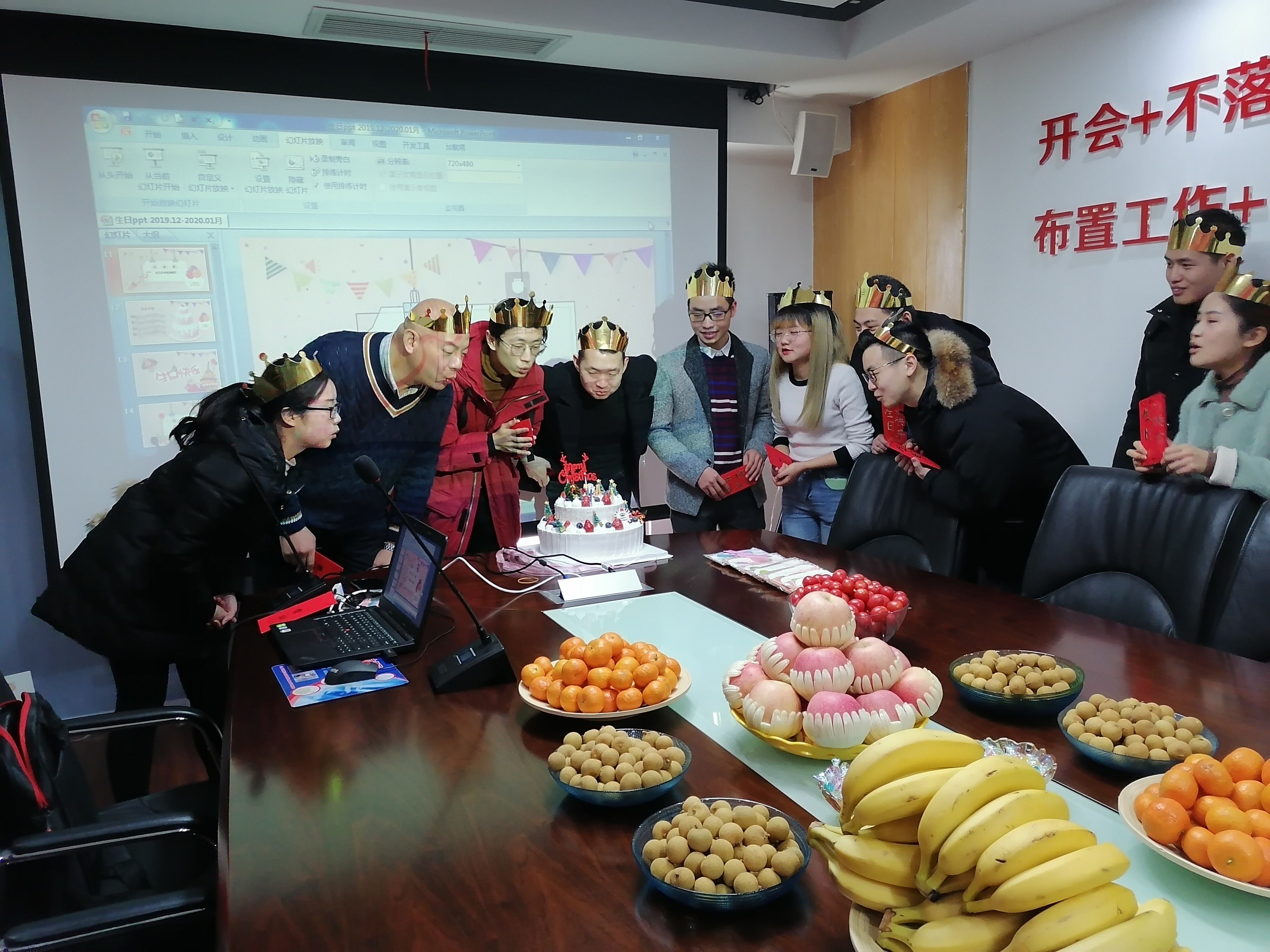 今天  當(dāng)圣誕節(jié)遇上生日會